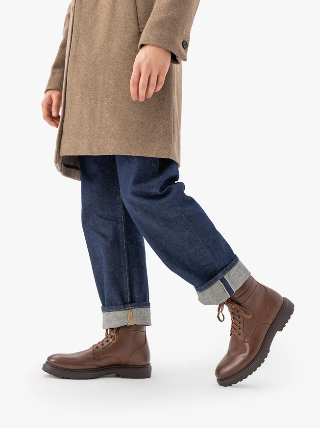 Braune isolierte Stiefel