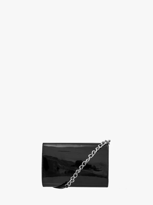 Schwarz lackierte Handtasche mit Kette