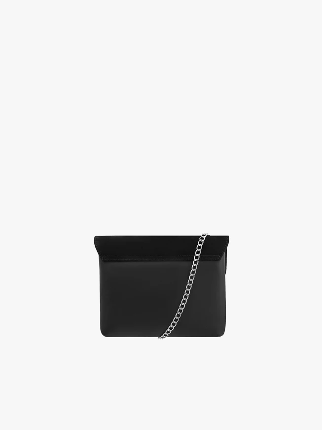 Kleine schwarze Clutch-Tasche mit Kette