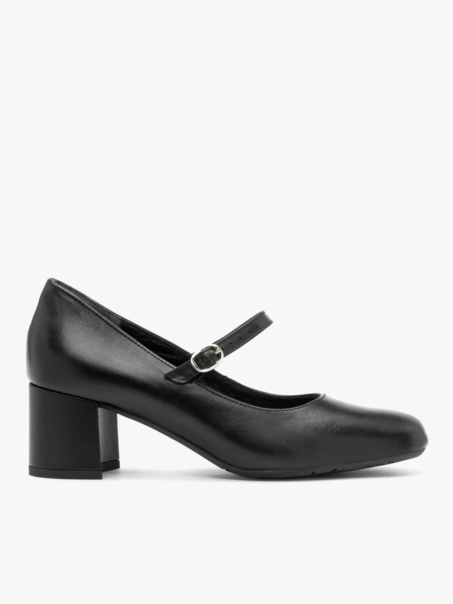Black pumps with strap