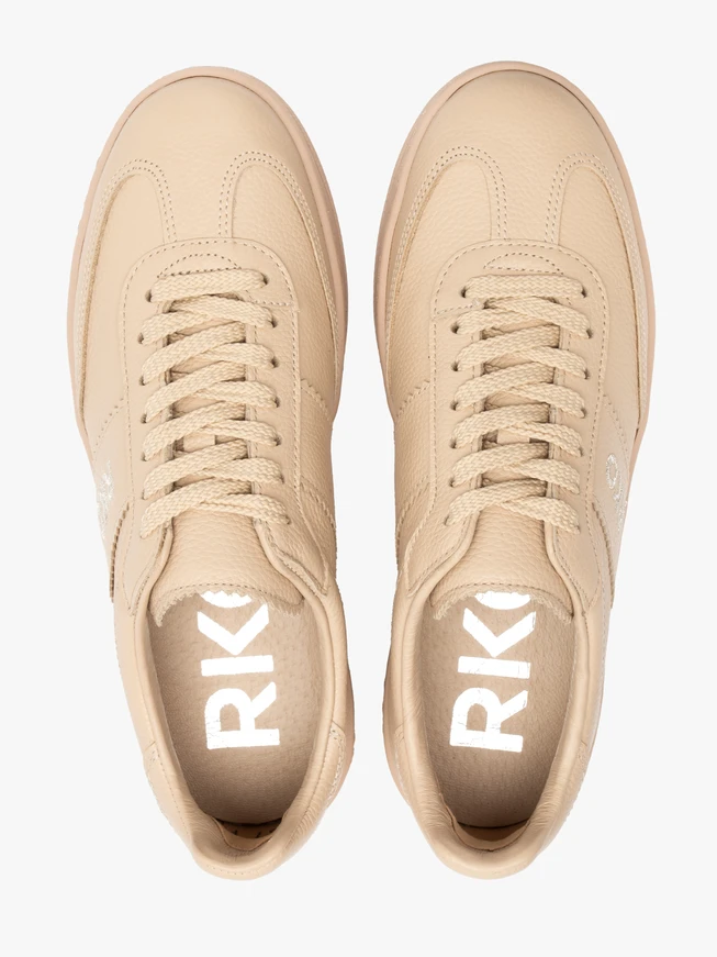 Beige flat shoes