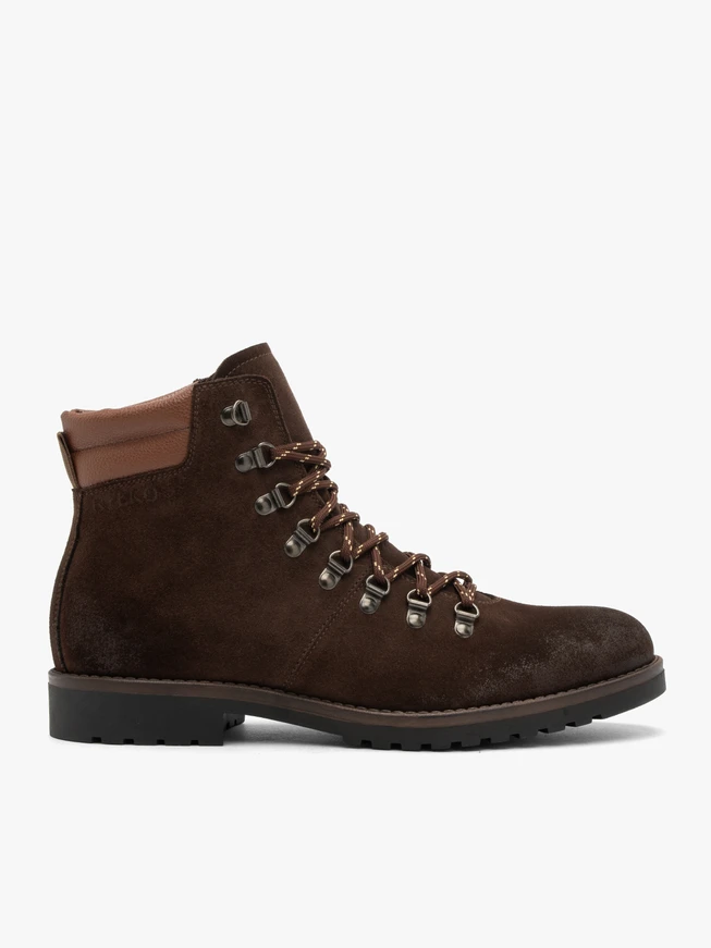 Braune Stiefel aus Leder und Velours