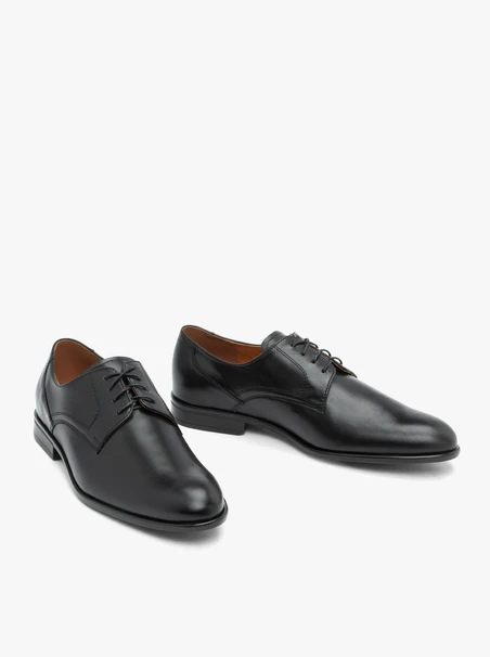 Schwarze Schnürhalbschuhe