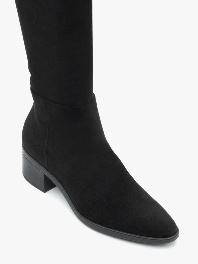 Schwarze isolierte Stiefel mit elastischem Schaft