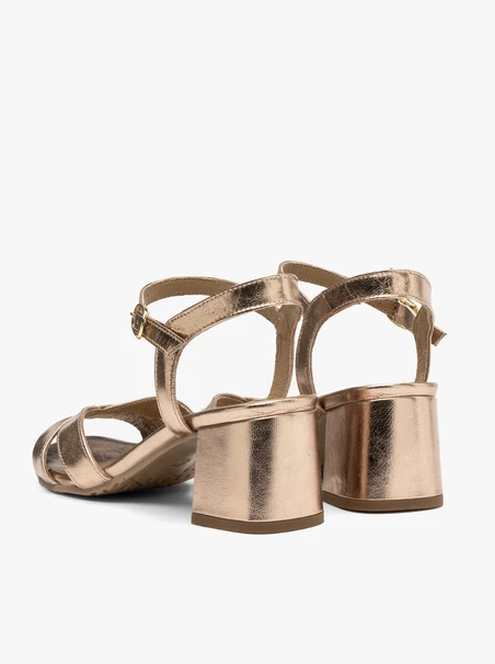 Platinfarbene Sandalen mit verziertem Schaft