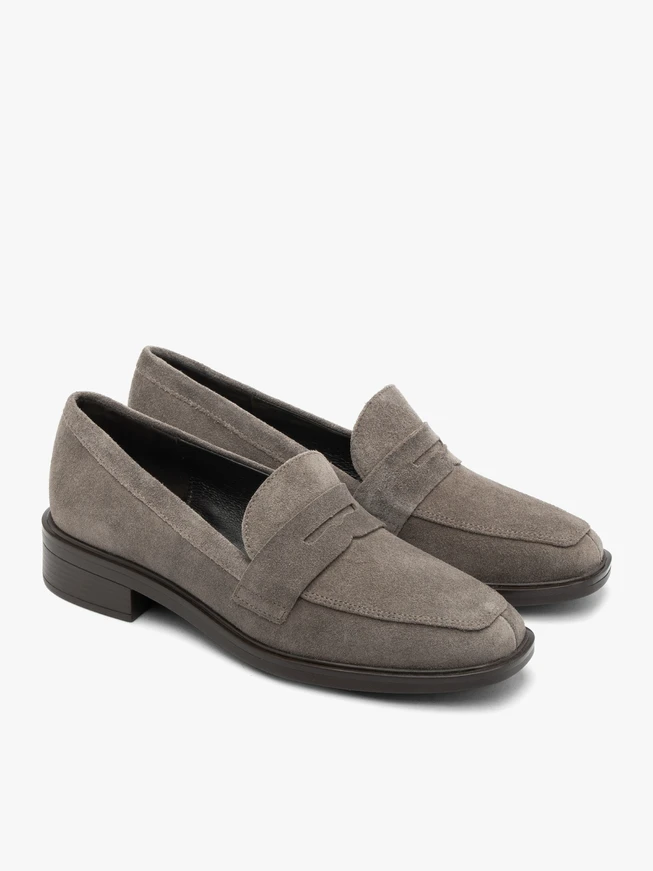 Mokassins aus grauem Veloursleder