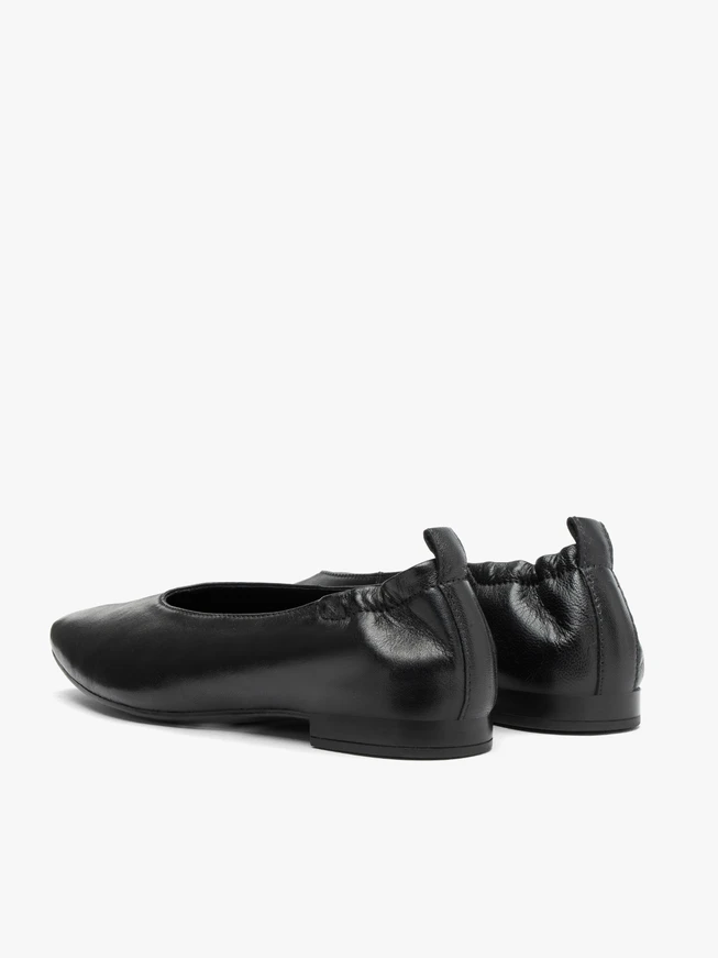 Schwarze Ballerinas mit quadratischer Zehe