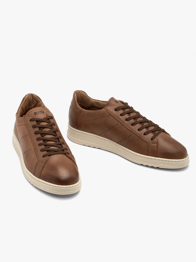 Braune Herrenhalbschuhe mit hellem Boden