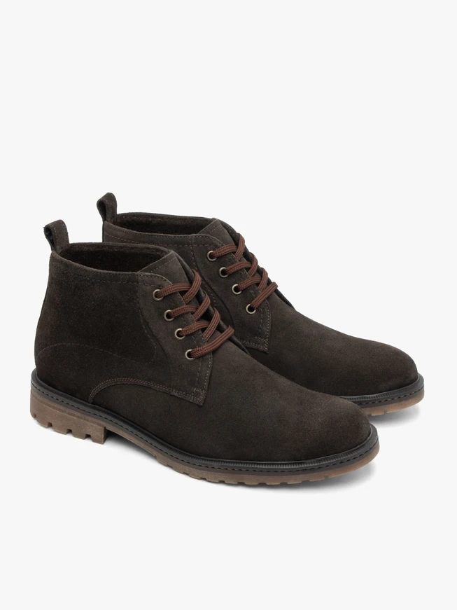 Braune isolierte Velourslederstiefel