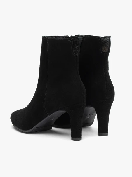 Stöckelschuhe aus schwarzem Velours