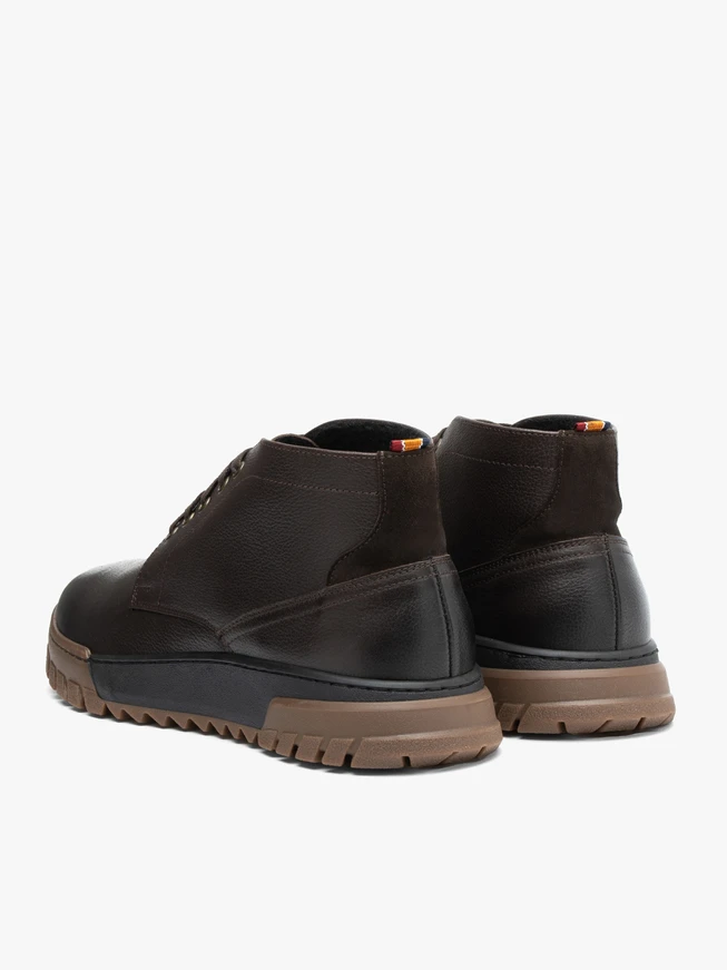 Braune Sportstiefel