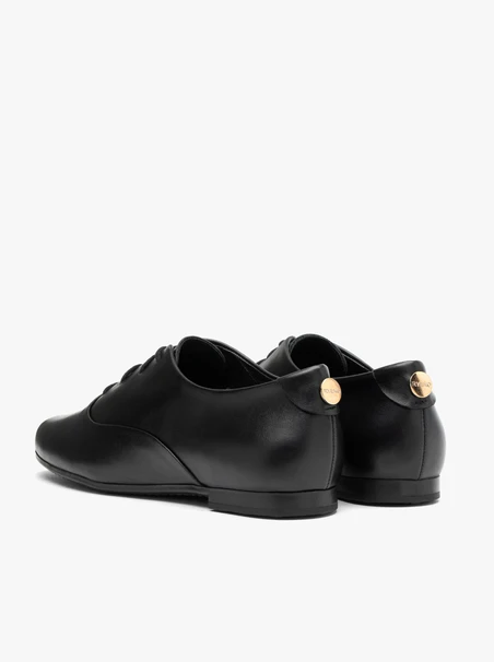 Schwarze Halbschuhe mit flachem Boden