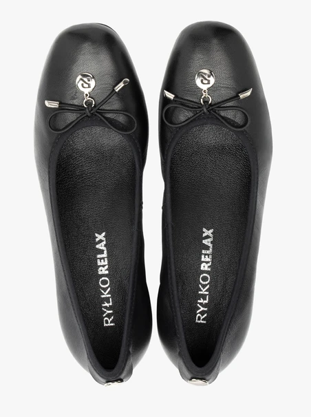 Schwarze Pumps mit Schleifenabsatz Blockabsatz