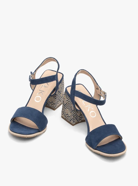 Marineblaue Sandalen mit dekorativem Blockabsatz