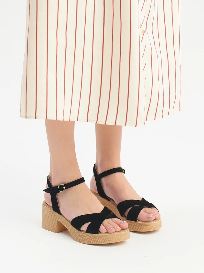 Schwarze Damen-Sandalen aus Veloursleder