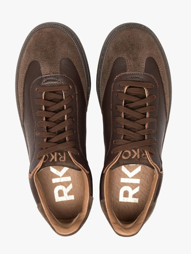 Braune halbe Sportschuhe mit flacher Sohle