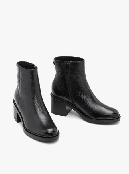 Schwarze klassische Stöckelschuhe