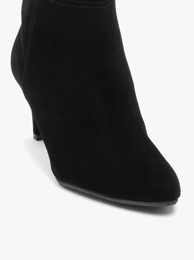 Schwarze, höhere Velourslederstiefel