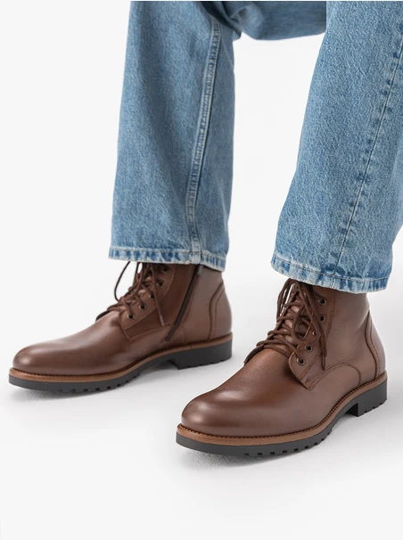 Men’s brown boots