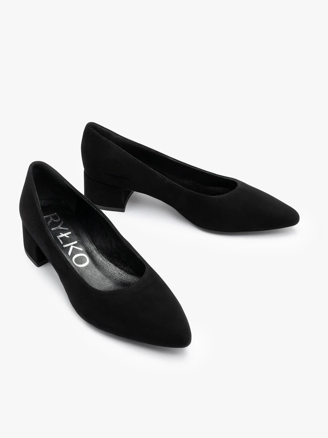 Schwarze Pumps aus Velours mit niedrigem Absatz