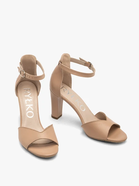 Beigefarbene Stiletto-Sandalen für Frauen