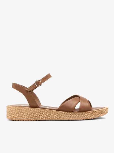 Braune niedrige Plateausandalen