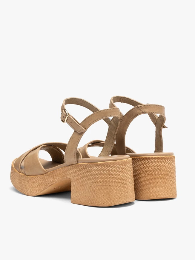 Beigefarbene Damen-Sandalen aus Vollnarbenleder