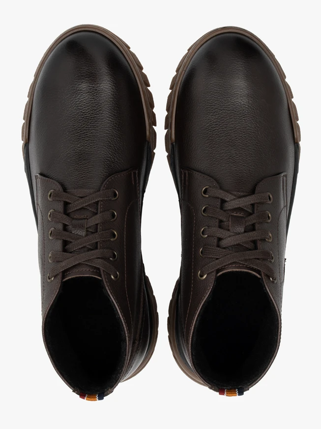 Braune Sportstiefel
