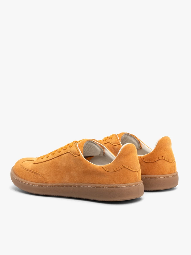 Orangefarbene Veloursleder-Sporthalbschuhe