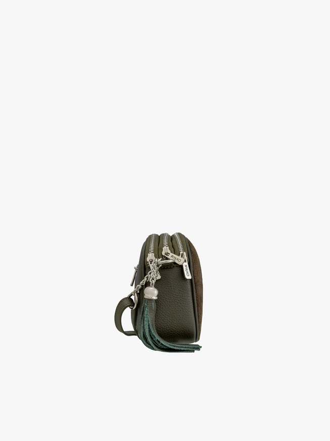 Grüne Brieftasche mit einer dekorativen Clutch