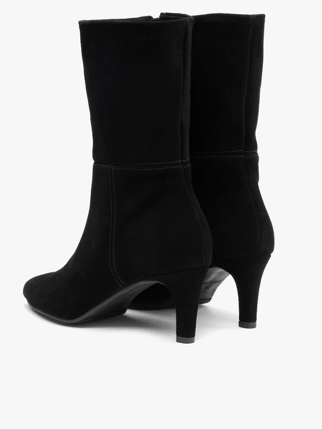 Schwarze, höhere Velourslederstiefel