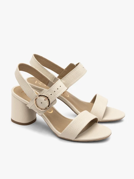 Cremefarbene Damen-Sandalen
