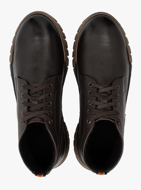 Braune Sportstiefel