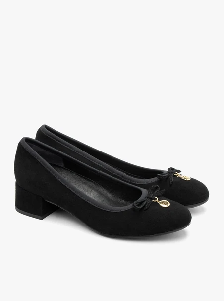 Pumps mit niedrigem Absatz aus Veloursleder