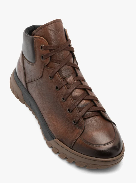 Braune Sportstiefel