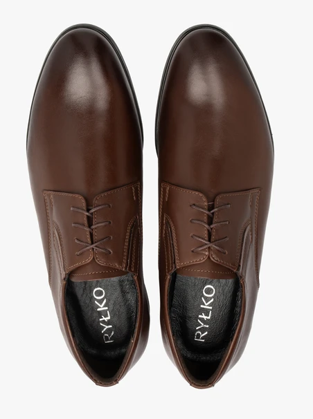 Men’s brown lace-up shoes