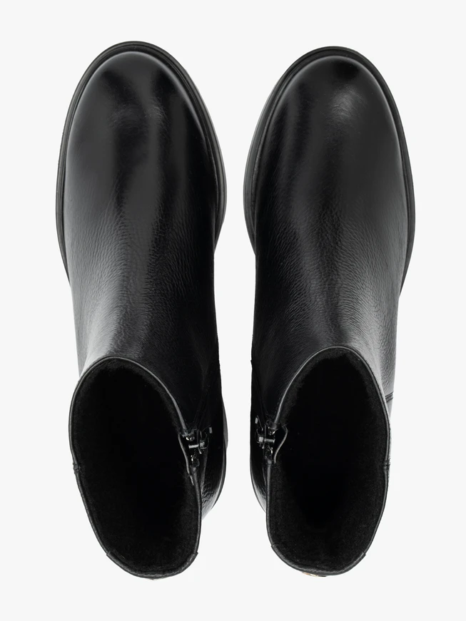 Schwarze klassische Stöckelschuhe