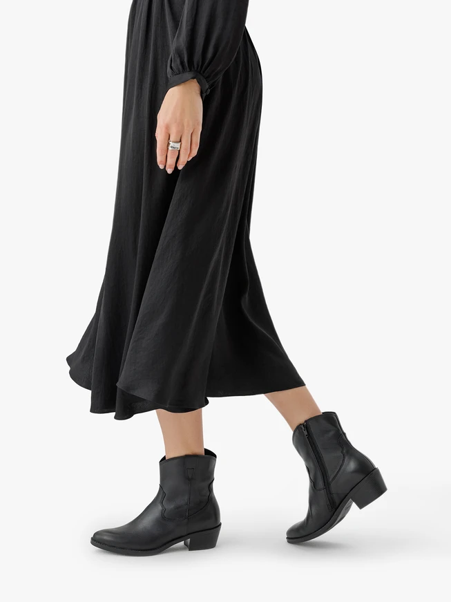 Schwarze, ungefütterte Cowboystiefel aus Vollnarbenleder