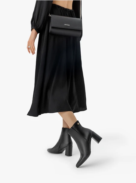 Schwarze Stiefel mit Absatz aus genarbtem Leder