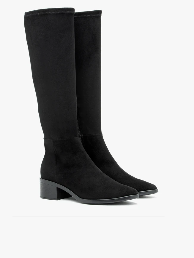 Schwarze isolierte Stiefel mit elastischem Schaft