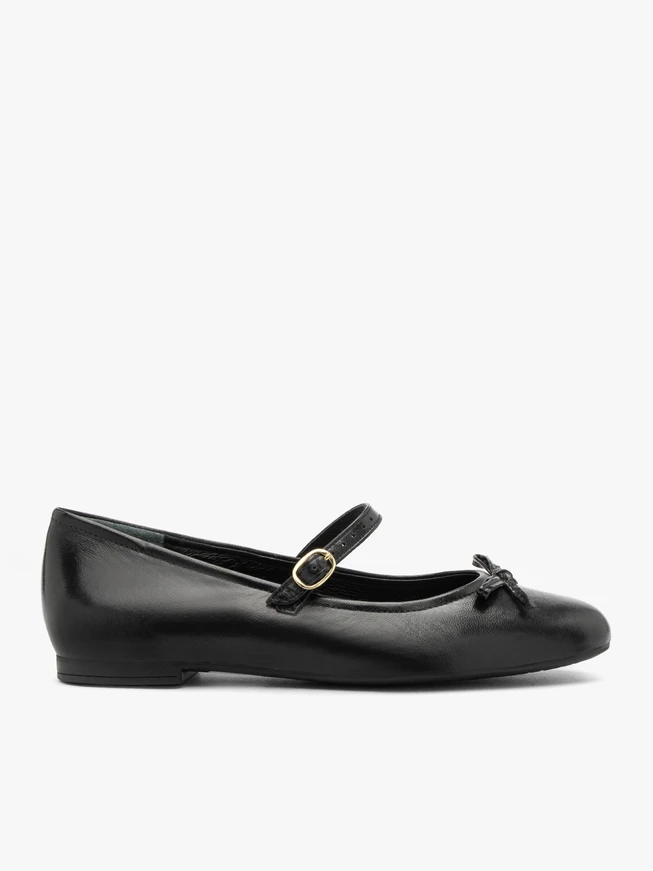 Black ballet flats