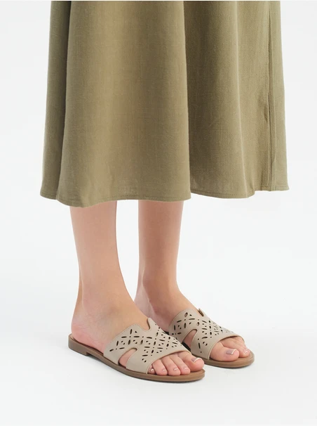 Beigefarbene Damen-Flip-Flops mit Ausschnitt