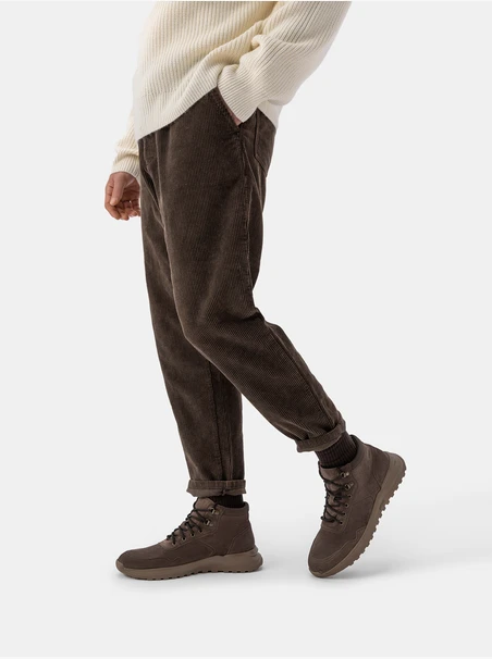 Graue Sportstiefel für Männer