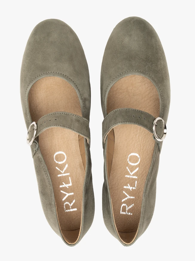 Olivefarbene Ballerinas mit silberner Schnalle