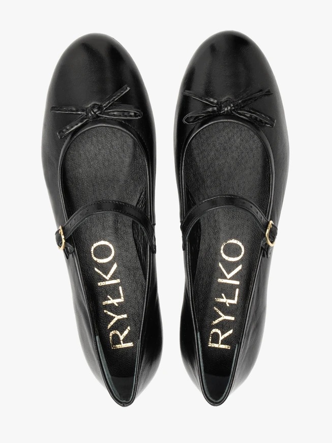 Black ballet flats
