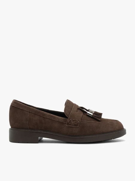 Mokassins aus Schokolade mit einer Clutch