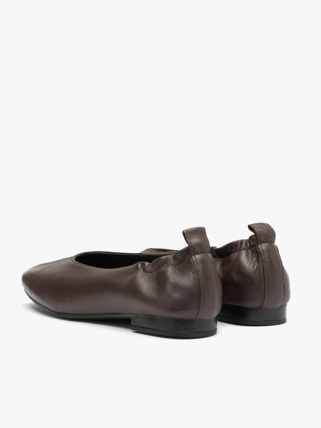 Braune Ballerinas mit eckiger Zehe