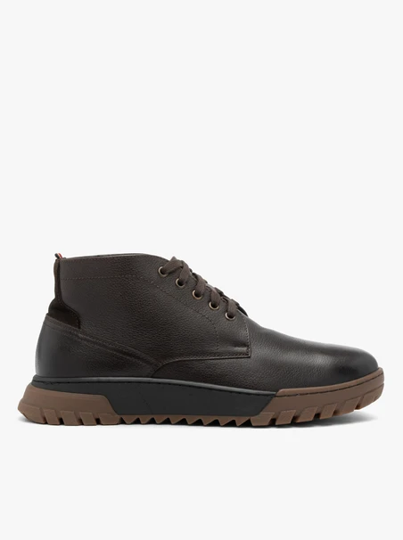 Braune Sportstiefel