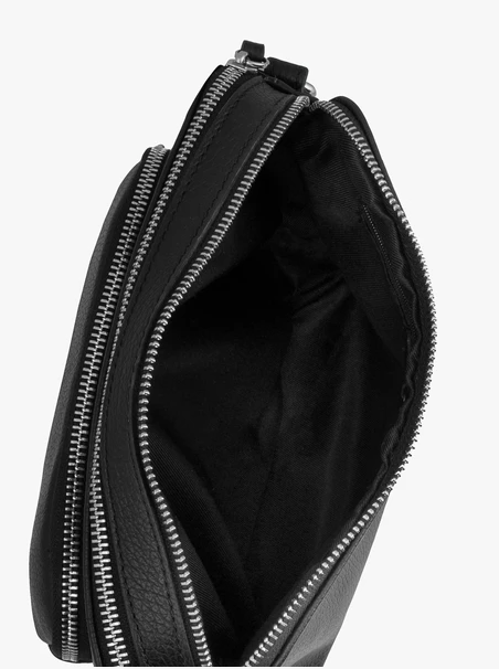 Schwarze kleine Posttasche
