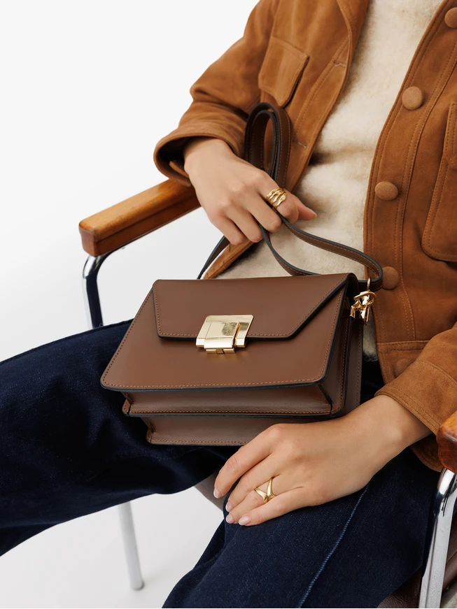 Hellbraune kleine Damenhandtasche elegant